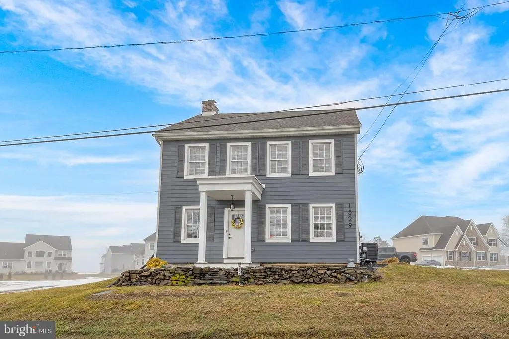 1529 Village Rd, STRASBURG