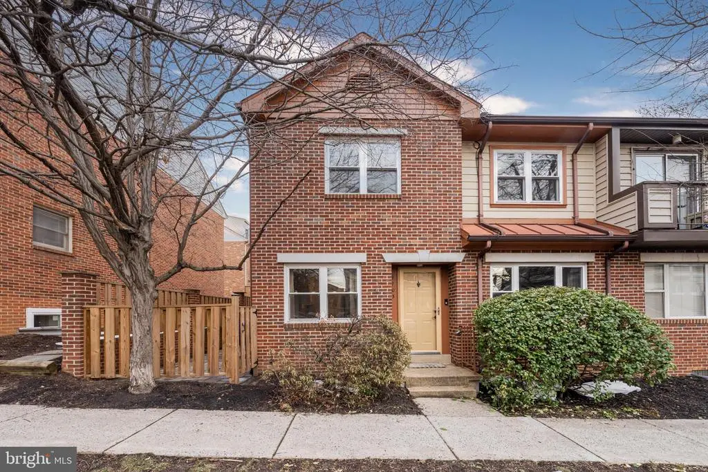 1103 N Vernon St, ARLINGTON