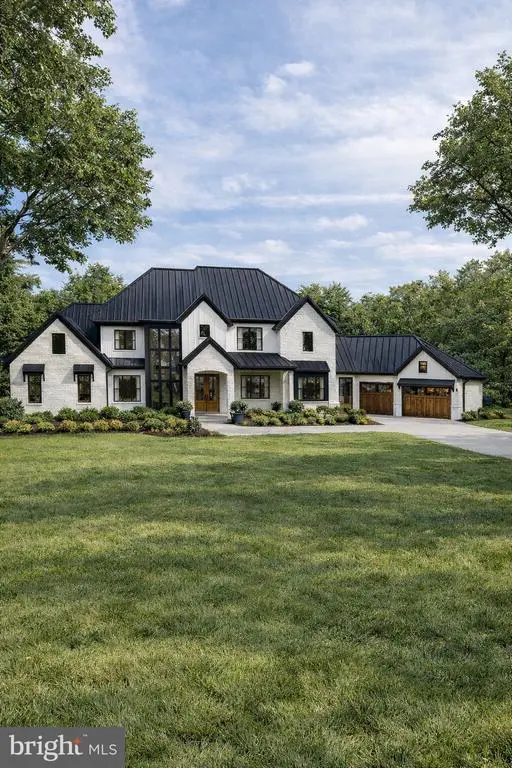 914 Meadowbreeze, LANCASTER