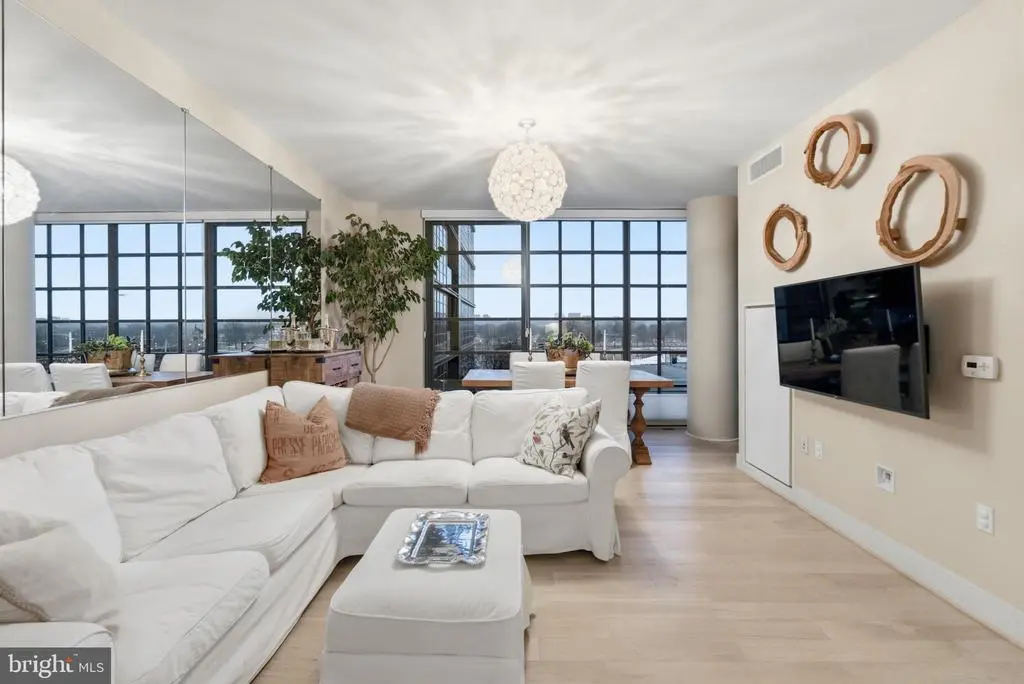 45 Sutton Sq Sw #403, WASHINGTON