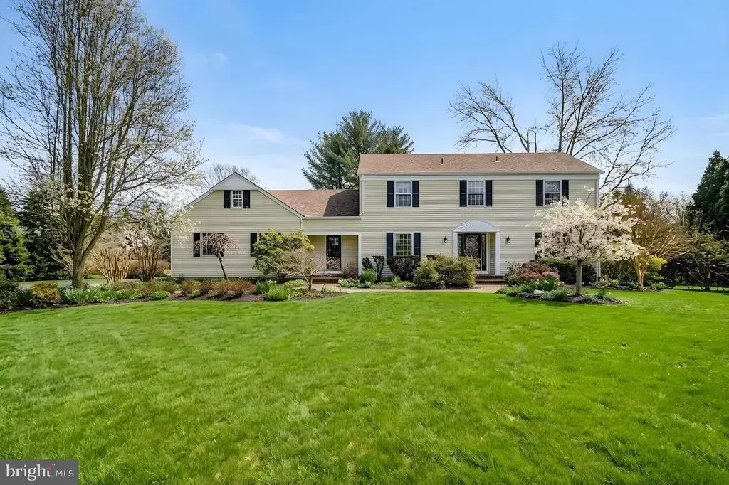 4 Hardley Dr, CRANBURY