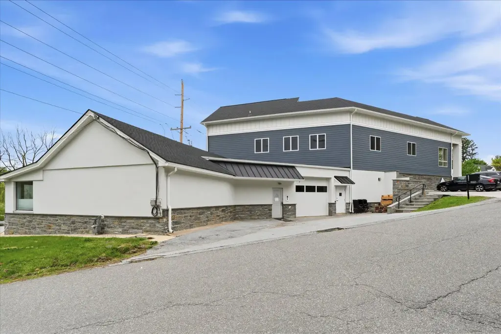 2090 Dutton Mill Rd #300, NEWTOWN SQUARE