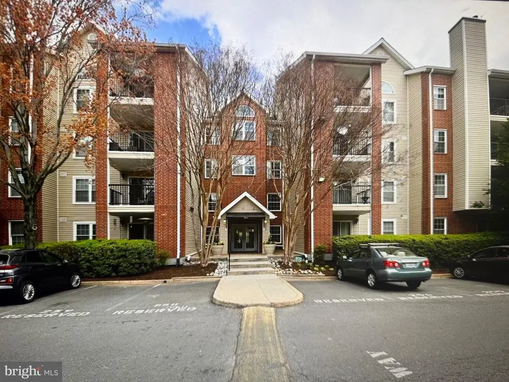 3315 Wyndham Cir #2233, ALEXANDRIA