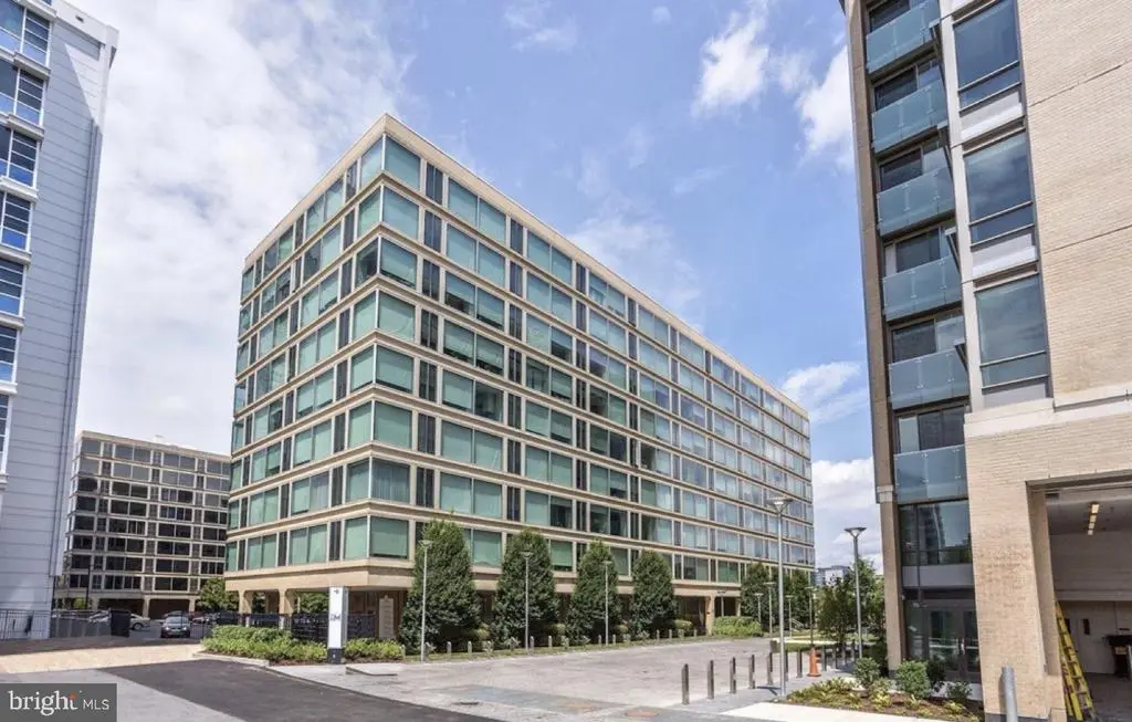 1101 3rd St Sw #111, Washington