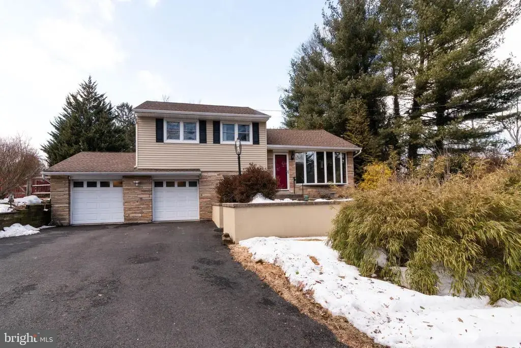 106 S Shady Retreat Rd, DOYLESTOWN