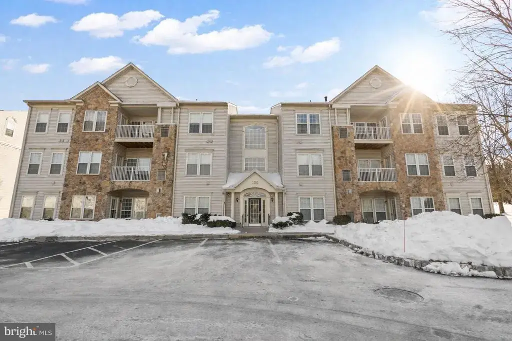100 Fiddleleaf Ln #301, WARRINGTON