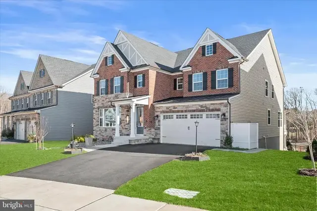 7936 Lawndale Cir, Columbia