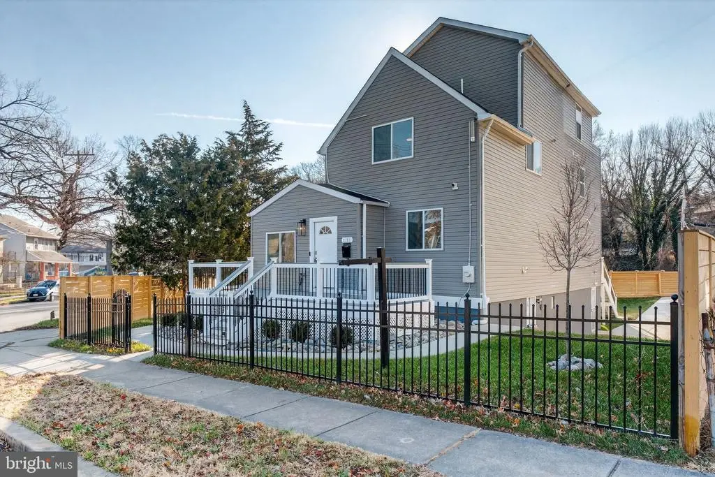 3151 Newton St Ne, WASHINGTON