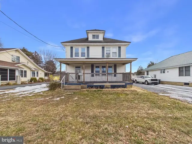 807 N Walnut St, Milford