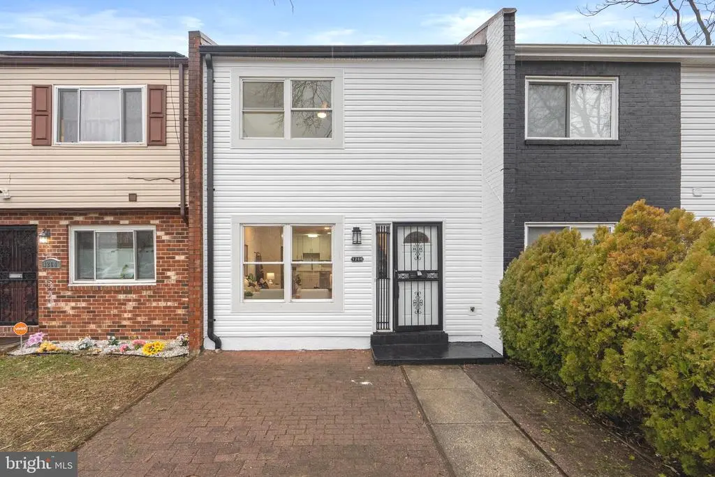 1266 Barnaby Ter Se, WASHINGTON