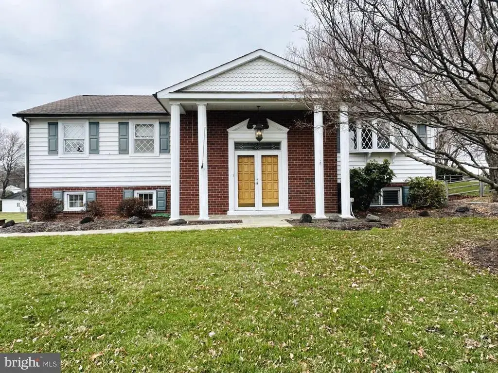 88 W Rambler Dr, SOUTHAMPTON