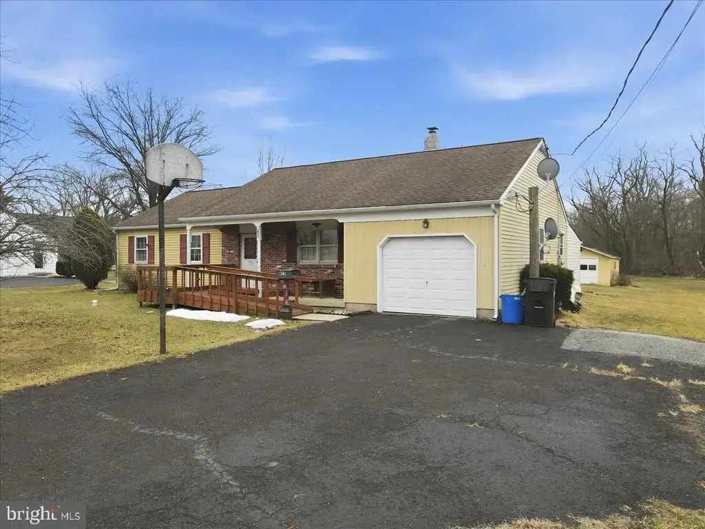 422 Erie Rd, QUAKERTOWN