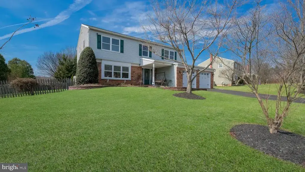 1026 Surrey Ln, WARRINGTON