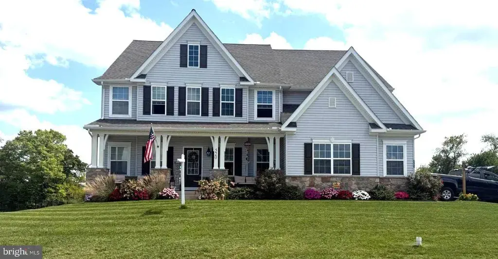 520 Darrow Rd, YORK