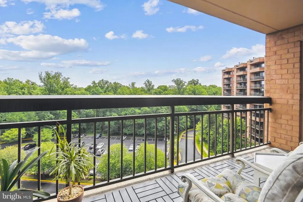 2230 George C Marshall Dr #904, FALLS CHURCH