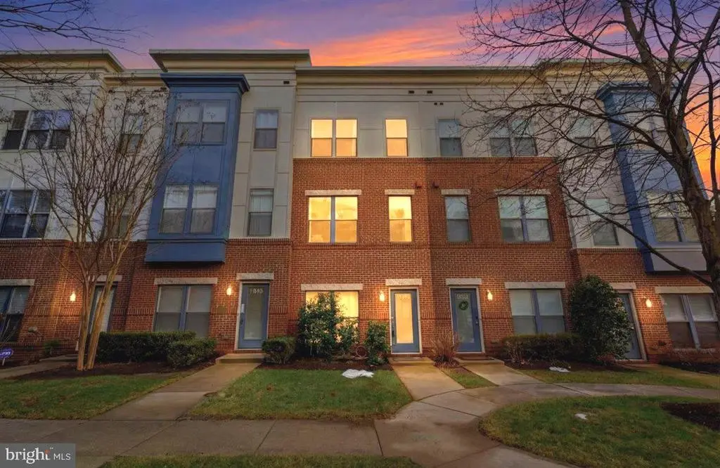 12183 Waveland St, FAIRFAX