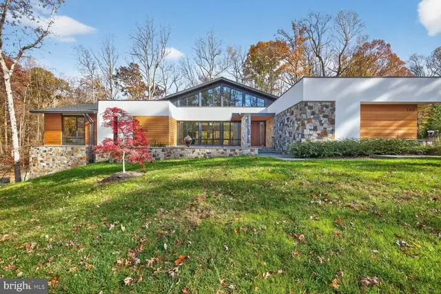 11013 Riverwood Dr, Potomac