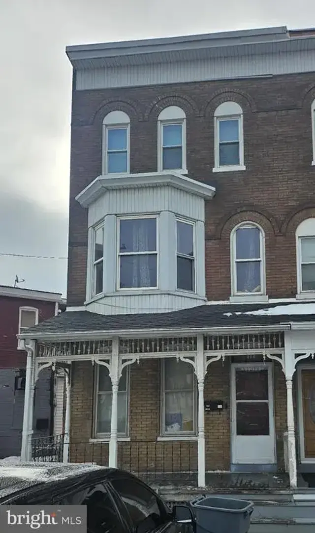 906 Clayton Ave, York