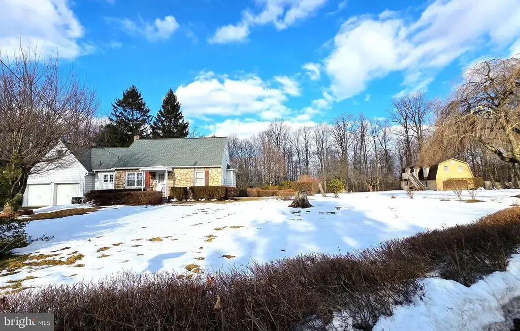 301 Mine Rd, QUAKERTOWN