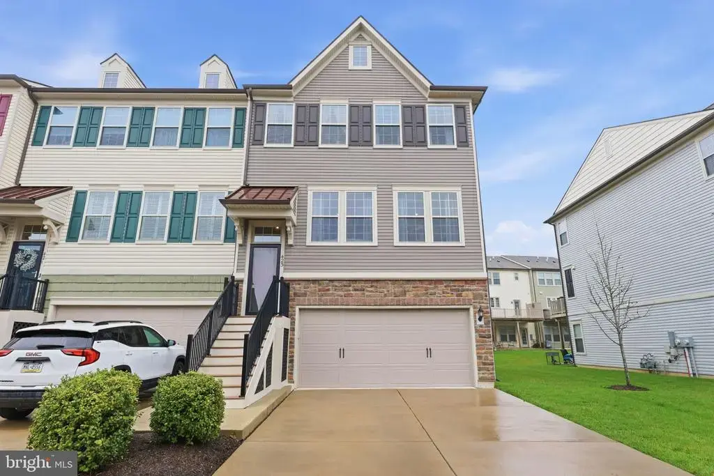 423 Tall Oaks Dr, WARMINSTER