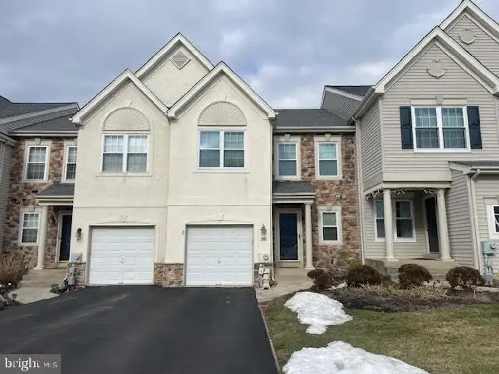 403 Silver Oak Ct, WARWICK
