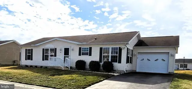 425 Moore Pl #425, Dover