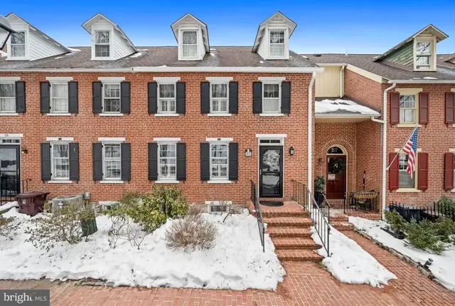 55 Ivy Rd, Wilmington