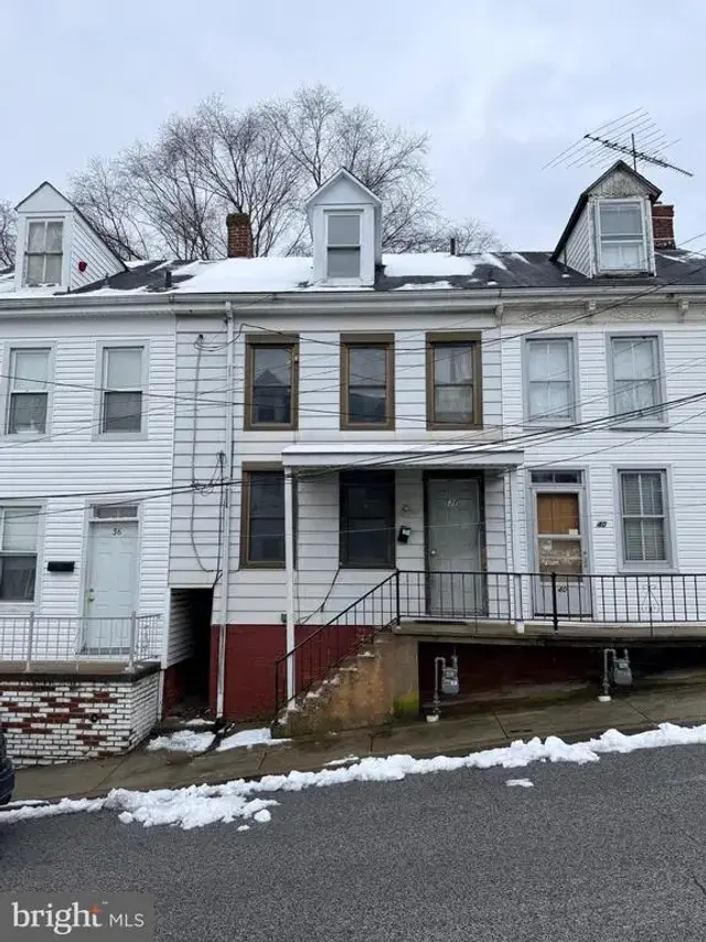 38 W 8th Ave, York