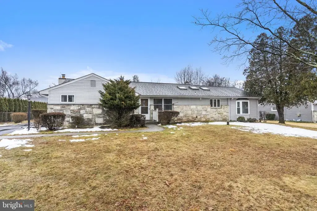 165 Clover Cir, SOUTHAMPTON