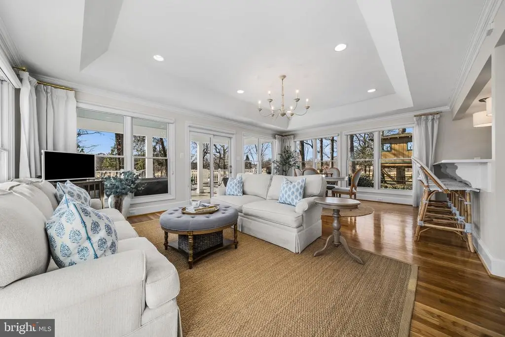 8897 Mcnair Dr, ALEXANDRIA