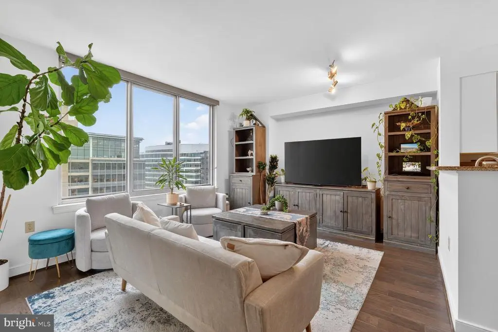 555 Massachusetts Ave Nw #1313, WASHINGTON