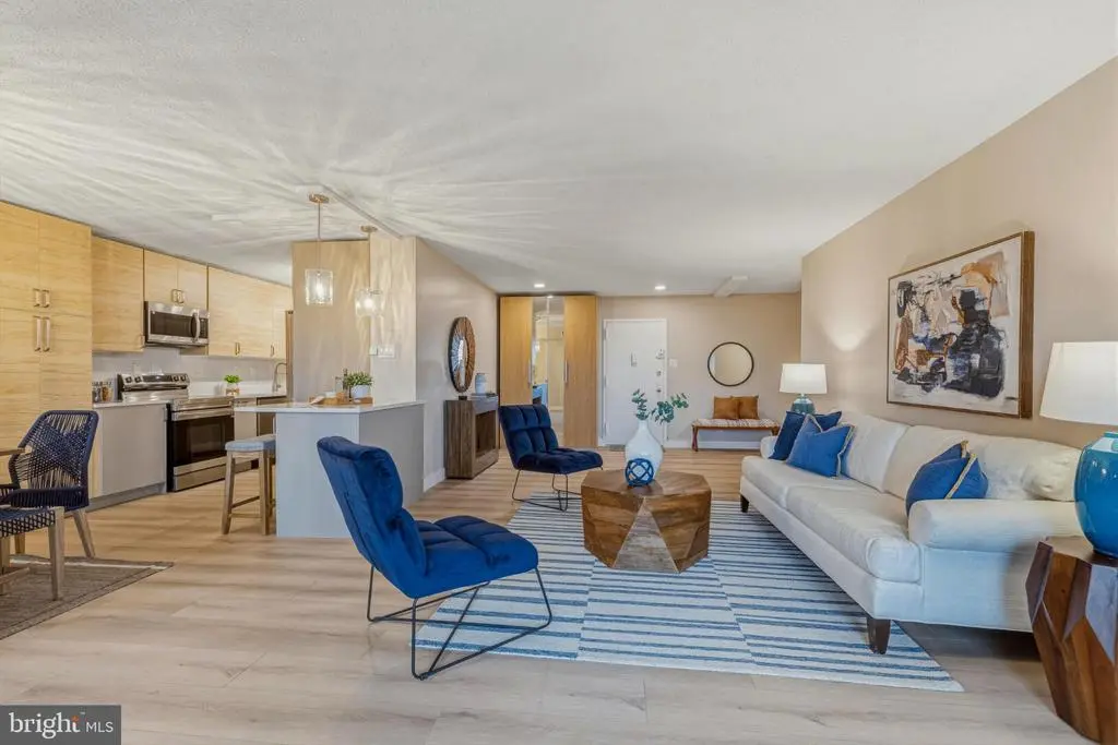 309 Yoakum Pkwy #1003, ALEXANDRIA