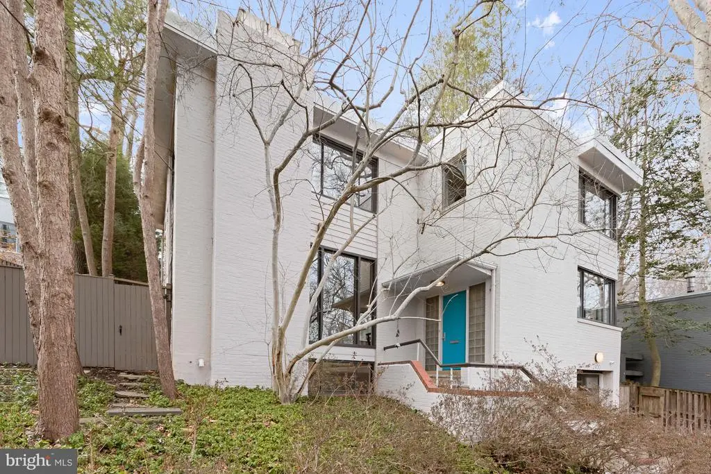 2400 44th St Nw, WASHINGTON