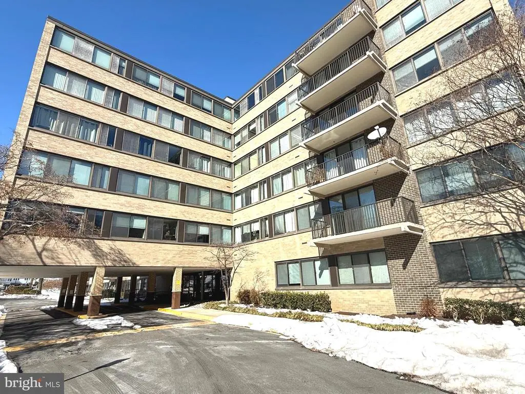 600 Roosevelt Blvd #611, FALLS CHURCH
