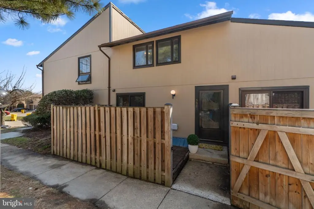 392 West Ct #2b, Glen Burnie