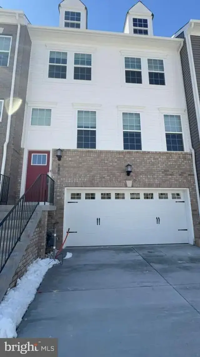 1712 Water Crossing Rd, Pikesville