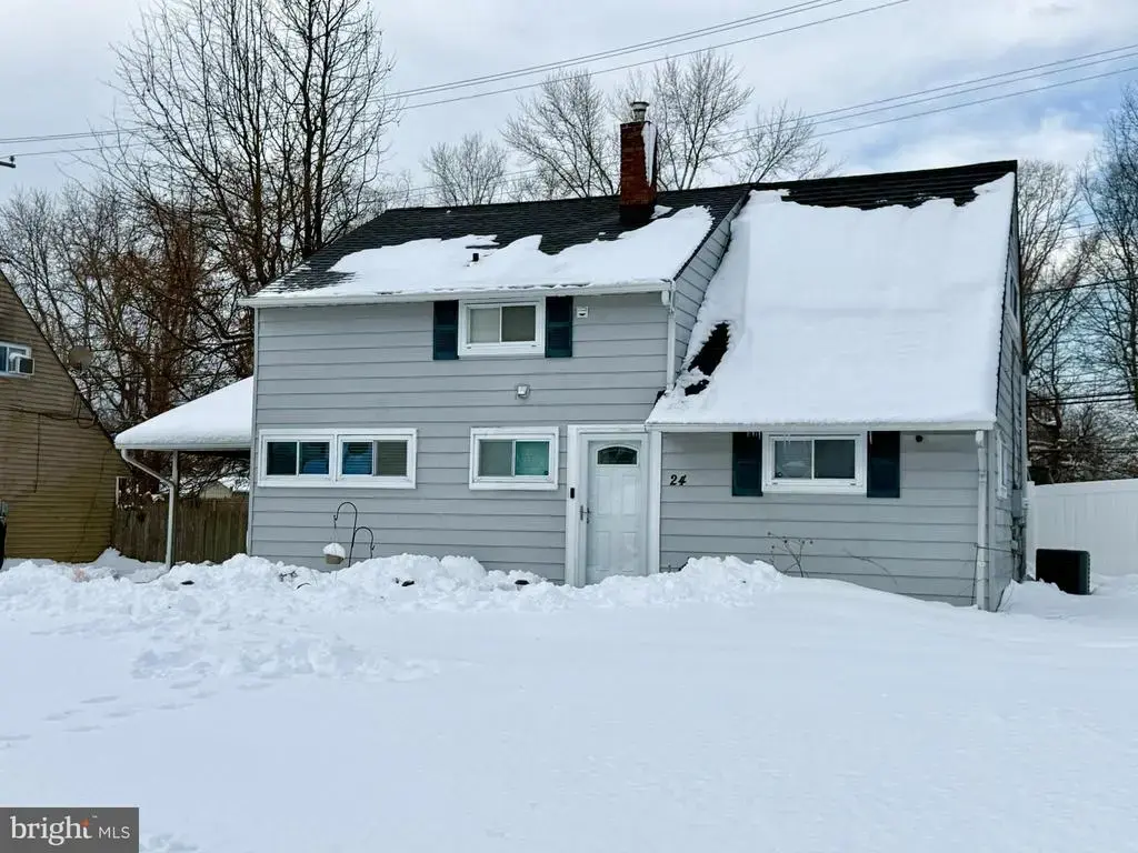 24 Roundwood Ln, LEVITTOWN