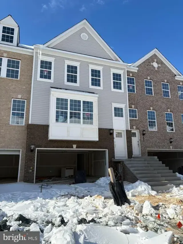 1718 Water Crossing Rd, Pikesville