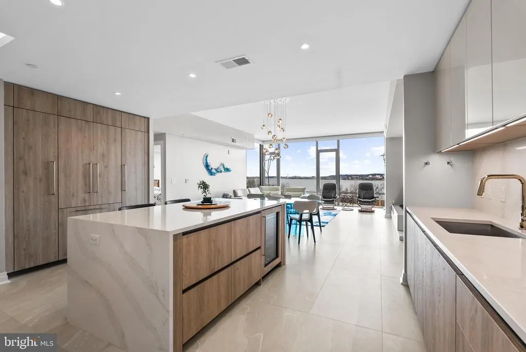 1201 N Royal St #405, ALEXANDRIA