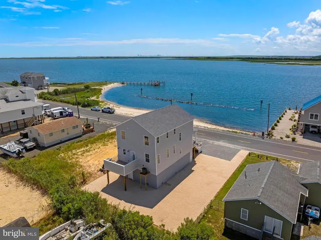 1131 S Green St, TUCKERTON