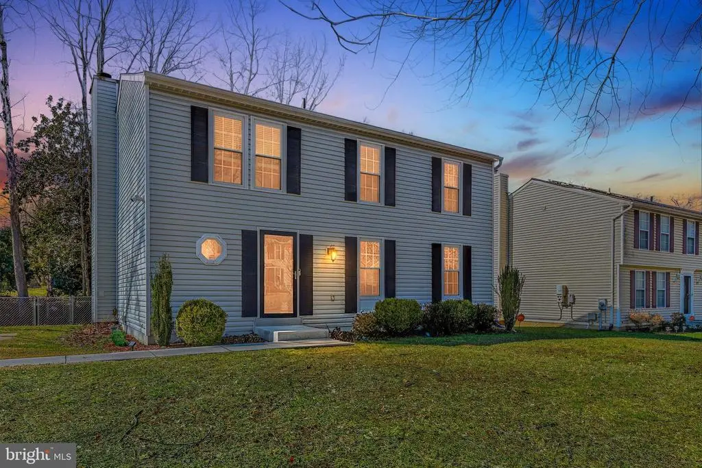 813 Lira Dr, Fort Washington