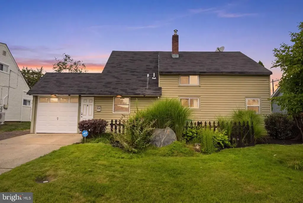 34 Ridge Ln, LEVITTOWN