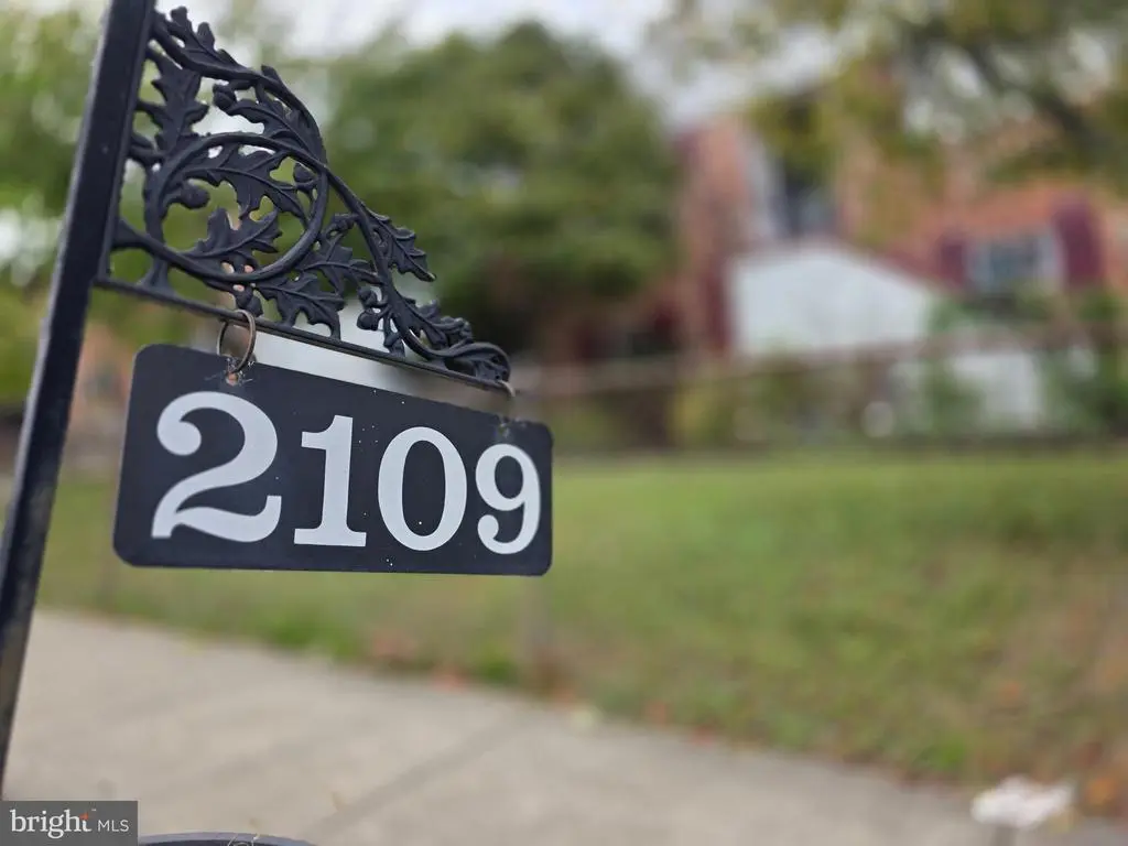 2109 S Lowell St, ARLINGTON