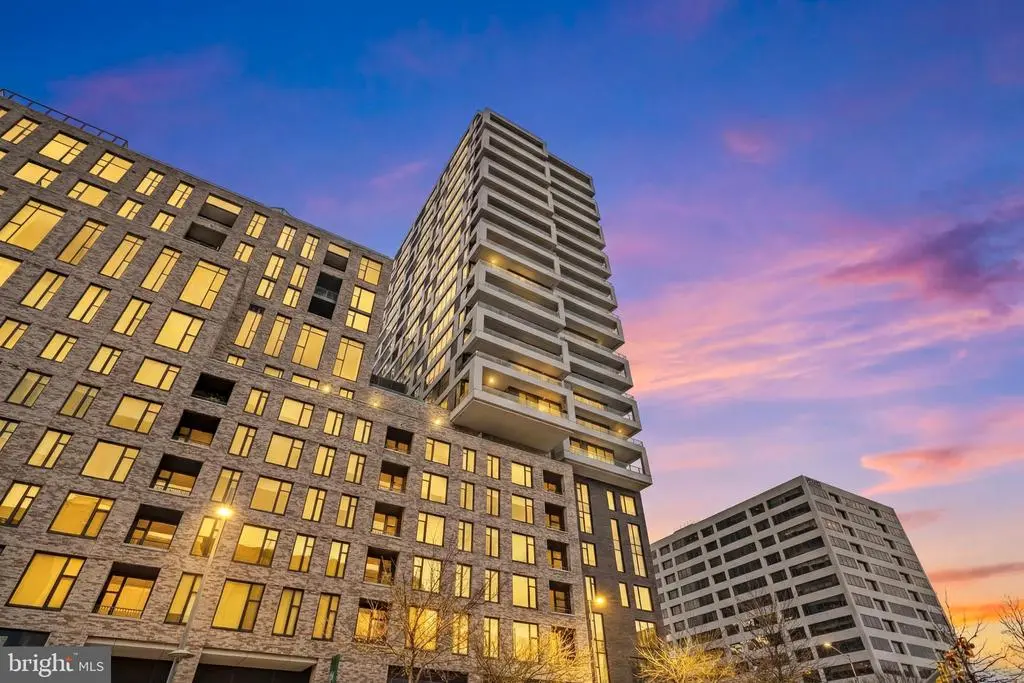 1650 Silver Hill Dr #1806, MCLEAN