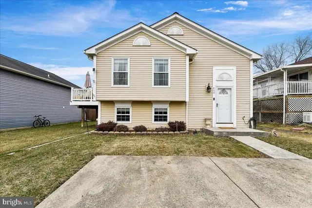 890 Oxford Ave, Aberdeen