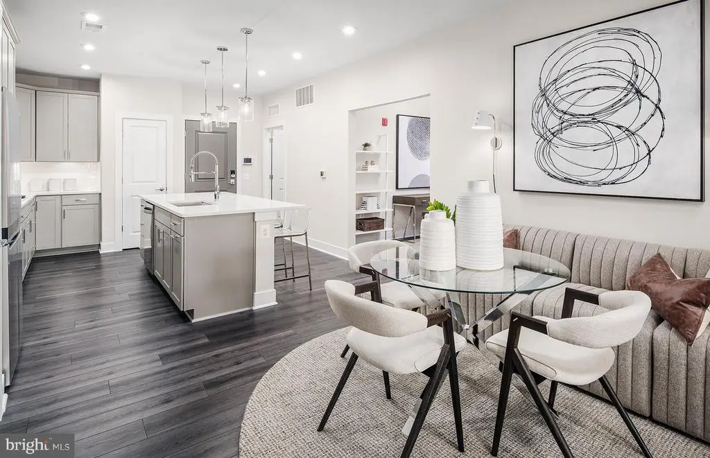 8131 Shining Star Ln #405, VIENNA