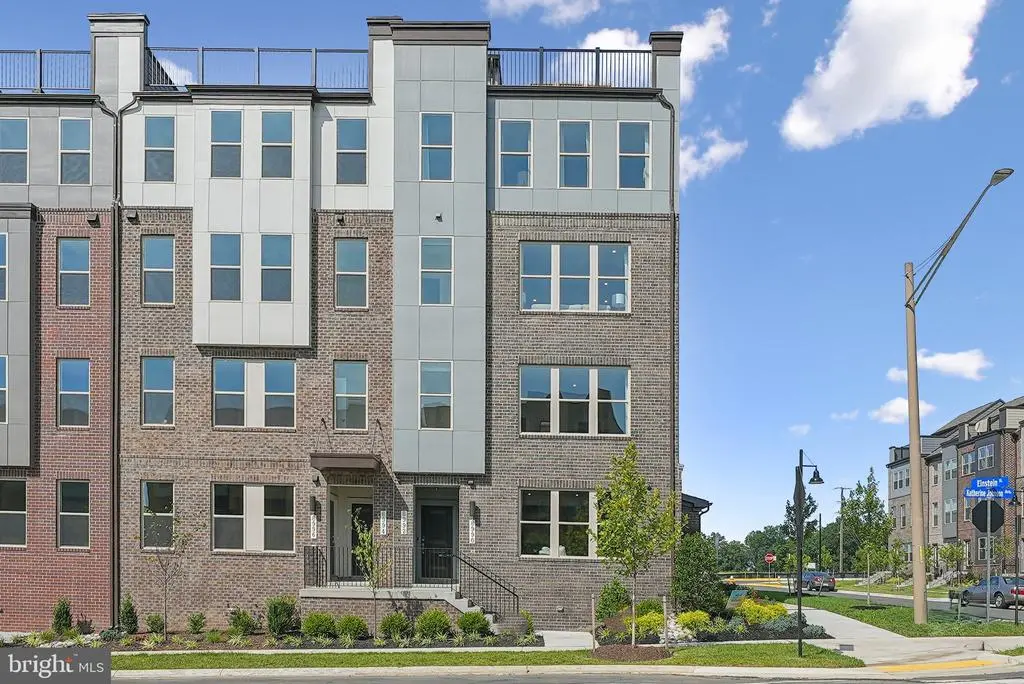 6713 Belcrest Rd, HYATTSVILLE