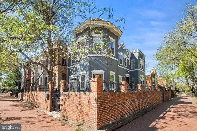 656 9th St Ne, Washington