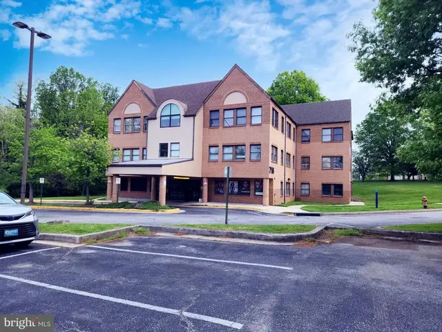 716 Maiden Choice Ln #306, Catonsville
