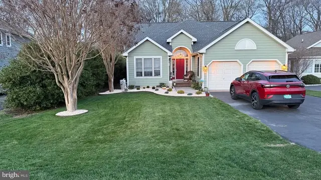 239 Lakeside Dr, Lewes